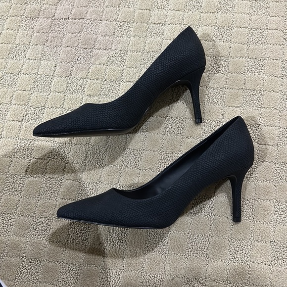 Call it Spring pointed toe heels, size 9 - Picture 2 of 2